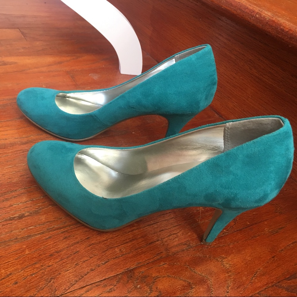 Great for spring!!Teal heels
